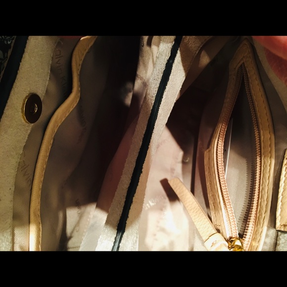 ⭐️⭐️2X. HOST PICK⭐️⭐️ NWT 💯% Authentic Calvin Klein Leather Crossbody - Picture 13 of 16